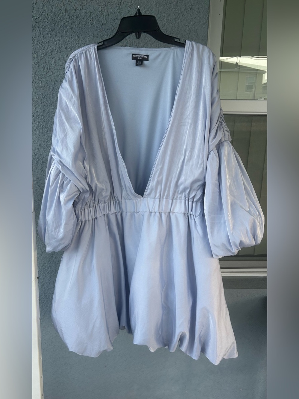 PrettyLittleThing Plus Deep V Balloon Sleeves Bubble Hem Mini Dress Size 20